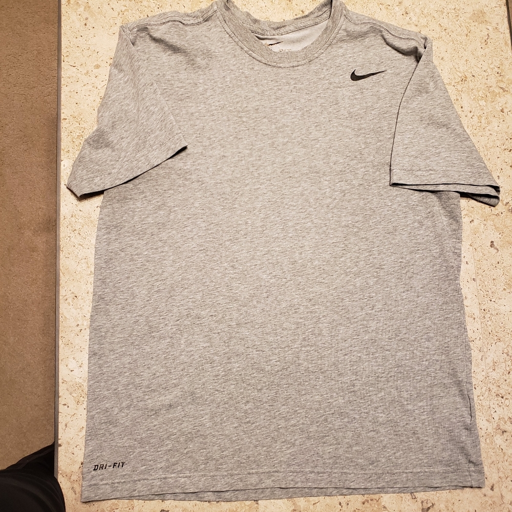 Nike  men's gray shirt